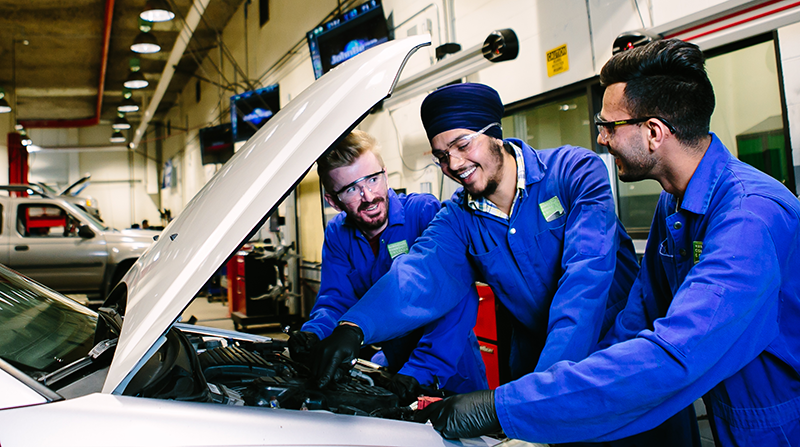 News-automotive-students-800