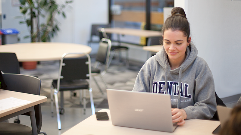 Dental-student-library-laptop-800