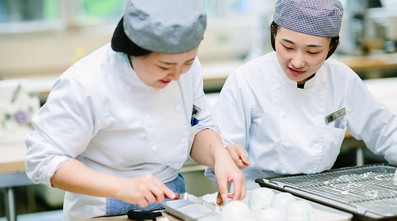 News-baking-students-800