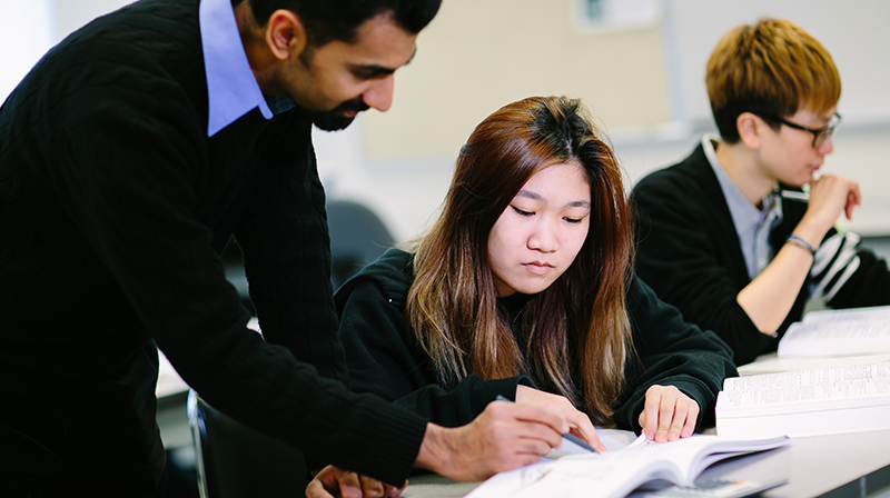 News-student-in-class-800